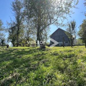 Vrbovsko, uređena goranska kuća s 7.700m2 zemljišta