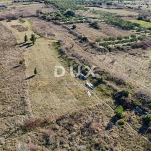 ZADAR, CRNO - Parcela 900 m² u građevinskoj zoni!