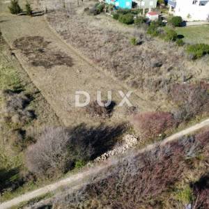 ZADAR, CRNO - Parcela 900 m² u građevinskoj zoni!