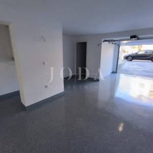 Zadar, trosobni stan sa vrtom i garažom