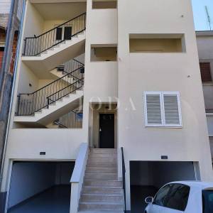 Zadar, trosobni stan sa vrtom i garažom