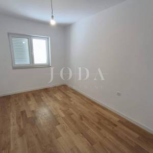 Zadar, trosobni stan sa vrtom i garažom