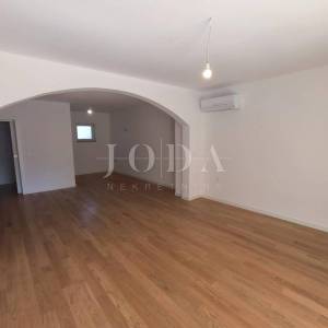 Zadar, trosobni stan sa vrtom i garažom