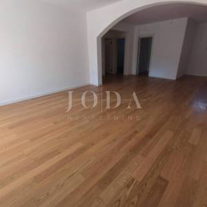 Zadar, trosobni stan sa vrtom i garažom