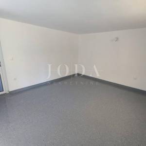 Zadar, trosobni stan sa vrtom i garažom