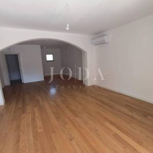 Zadar, trosobni stan sa vrtom i garažom