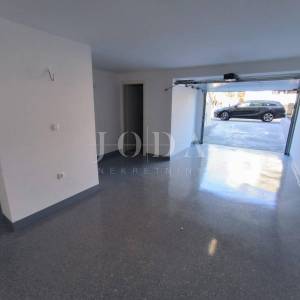 Zadar, trosobni stan sa vrtom i garažom