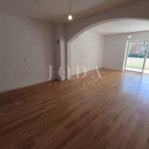 Zadar, trosobni stan sa vrtom i garažom