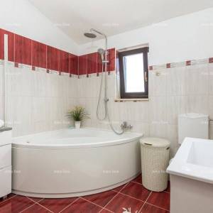 Zadnja kuća u nizu, s jacuzzijem! Marčana.