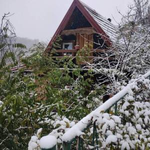 Zagreb-drvena 3S kuća 70m2 u podsljemenskoj zoni, mirna lokacija