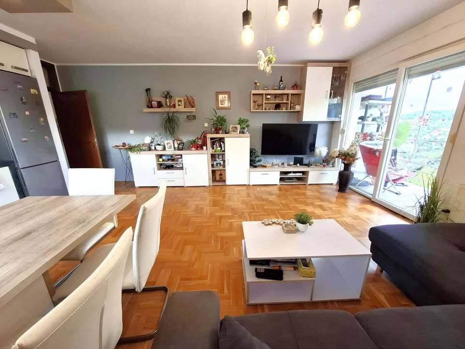 Zagreb - G.Vrapče, 2-sobni stan 65m2, balkon, 2VPM
