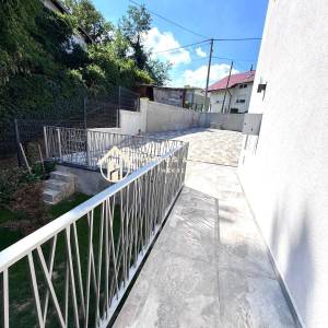 Zagreb,Remete,4-soban stan(165m2 obrač).na 1.katu terasom i 2 parkinga