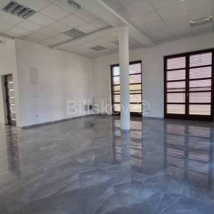 Zakup, Sesvete, poslovni prostor 130 m2, ulični lokal, 8 parkinga