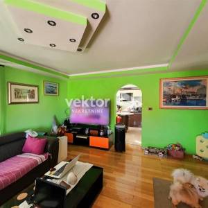 Zamet, 109m2, uređen 4-soban s dnevnim boravkom, balkon