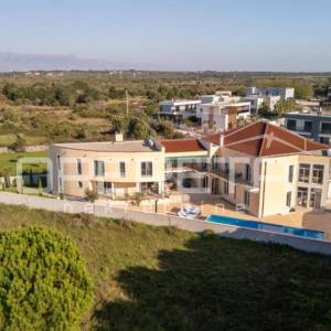 Zaton – luksuzna vila s 5 jedinica, bazenom i investicijskim potencijalom