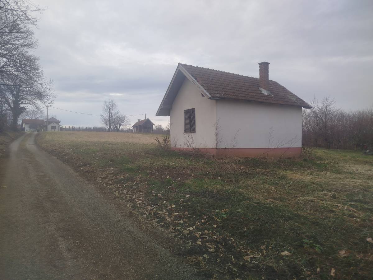Zemljište s kućom za odmor