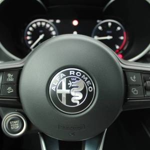 Alfa Romeo Stelvio 2.2 MJT Q4 Veloce 210ks AUTOMATIK *LED, NAVIGACIJA, KAMERA*