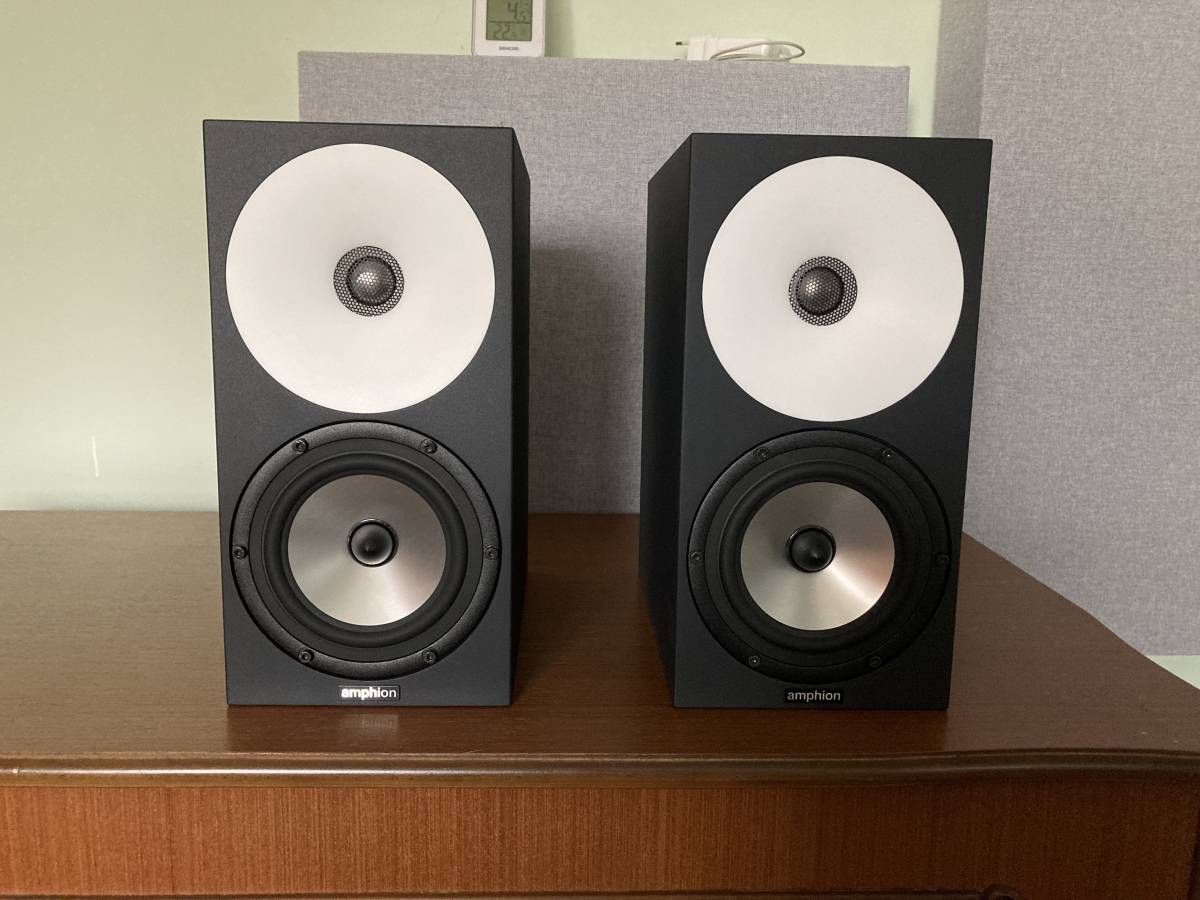 Amphion One15 studijski zvučnici sa Amp100 pojačalom i kablovima