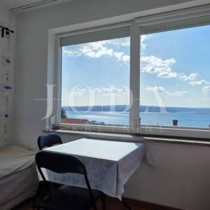 Apartman Dramalj 39,40 m² | pogled na more | parking | vrt | kompletno namješten | mirna lokacija