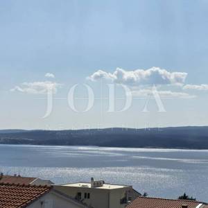 Apartman Dramalj 39,40 m² | pogled na more | parking | vrt | kompletno namješten | mirna lokacija