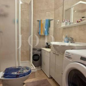 Apartman Dramalj 39,40 m² | pogled na more | parking | vrt | kompletno namješten | mirna lokacija