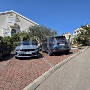 Apartman Dramalj 39,40 m² | pogled na more | parking | vrt | kompletno namješten | mirna lokacija