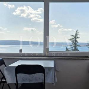 Apartman Dramalj 39,40 m² | pogled na more | parking | vrt | kompletno namješten | mirna lokacija