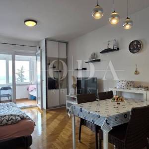 Apartman Dramalj 39,40 m² | pogled na more | parking | vrt | kompletno namješten | mirna lokacija