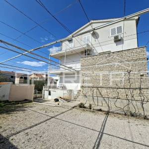 Apartmanska kuća blizu mora, Zablaće