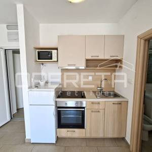 Apartmanska kuća blizu mora, Zablaće