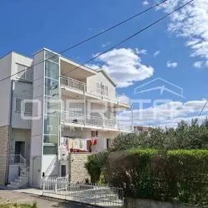 Apartmanska kuća blizu mora, Zablaće