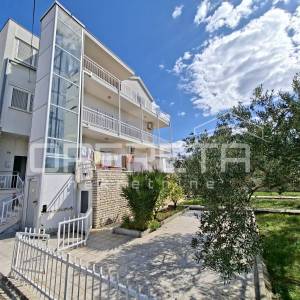 Apartmanska kuća blizu mora, Zablaće