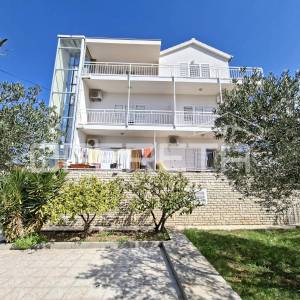 Apartmanska kuća blizu mora, Zablaće