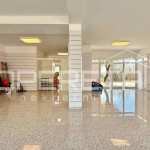 Atraktivan poslovni prostor 115 m² s parkingom – Starigrad Paklenica