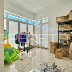 Atraktivan poslovni prostor 115 m² s parkingom – Starigrad Paklenica