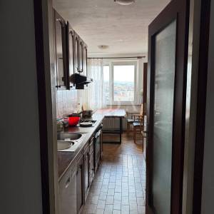 Atraktivan stan na Kozali – 14. kat, balkon, pogled na grad