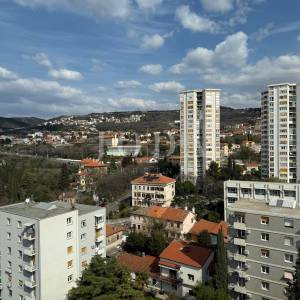 Atraktivan stan na Kozali – 14. kat, balkon, pogled na grad