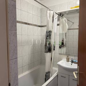 Atraktivan stan na Kozali – 14. kat, balkon, pogled na grad