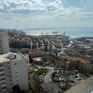 Atraktivan stan na Kozali – 14. kat, balkon, pogled na grad