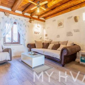 Autentična kamena kuća s bazenom – Vrbanj, otok Hvar