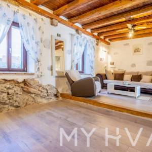 Autentična kamena kuća s bazenom – Vrbanj, otok Hvar