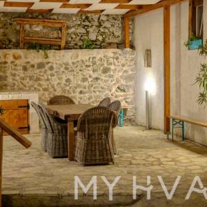 Autentična kamena kuća s bazenom – Vrbanj, otok Hvar