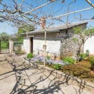 Autentično istarsko imanje kraj Žminja – kuća s  velikim potencijalom!