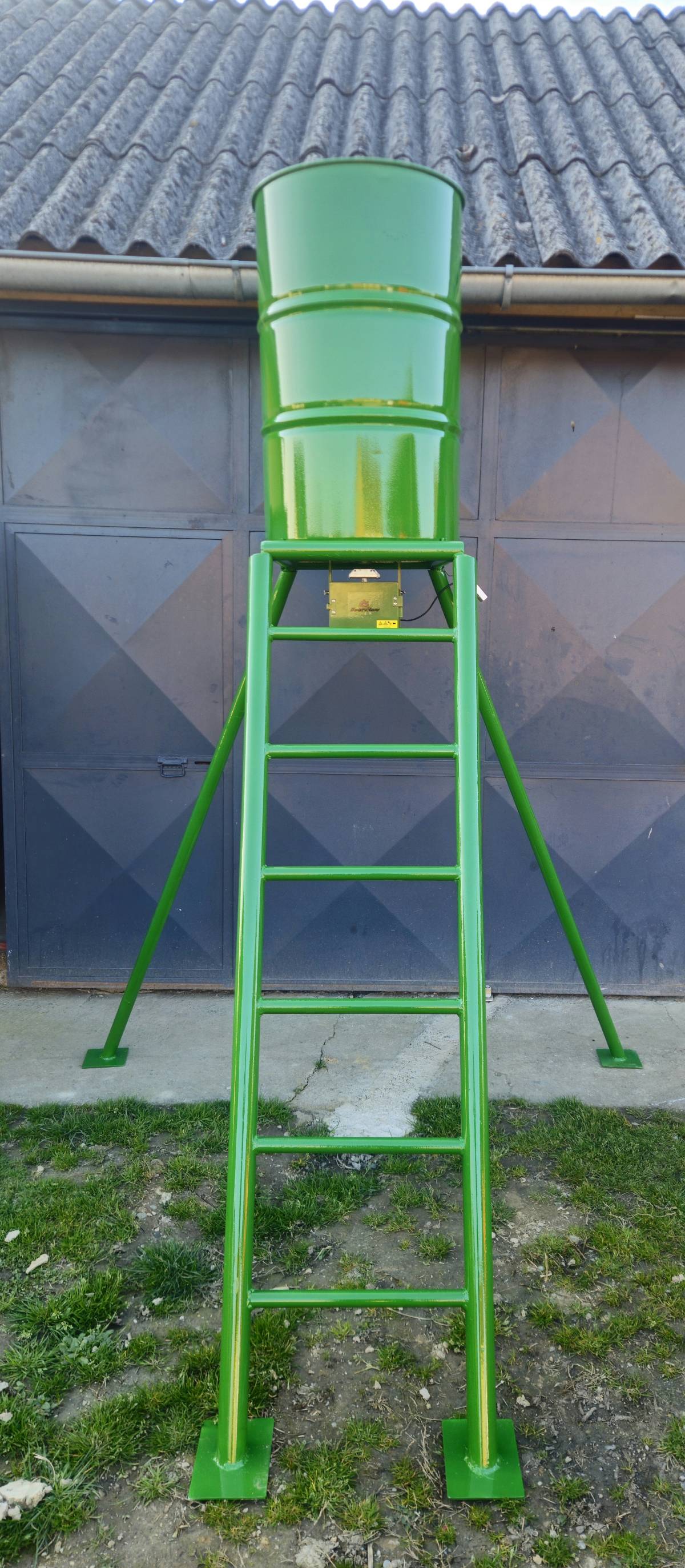 Automatska hranilica za divljač