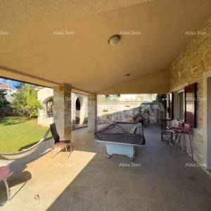 Bale: Prostrana vila s bazenom i kućom za goste