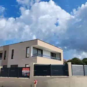 Banjole. Volme. Prodaja nove samostojeće  kuće na odličnoj lokaciji, blizina Marine!