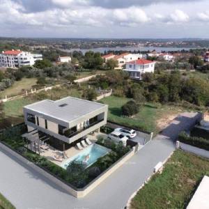 Banjole. Volme. Prodaja nove samostojeće  kuće na odličnoj lokaciji, blizina Marine!