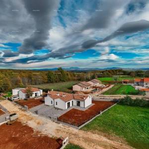 BARBAN, KOŽLJANI - Novogradnja / Dupleks, lijevi dio. Ekolloško mjesto