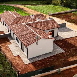 BARBAN, KOŽLJANI - Novogradnja / Dupleks, lijevi dio. Ekolloško mjesto