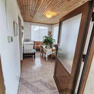 Barban, kuća s velikom okućnicom i pomoćnom zgradom